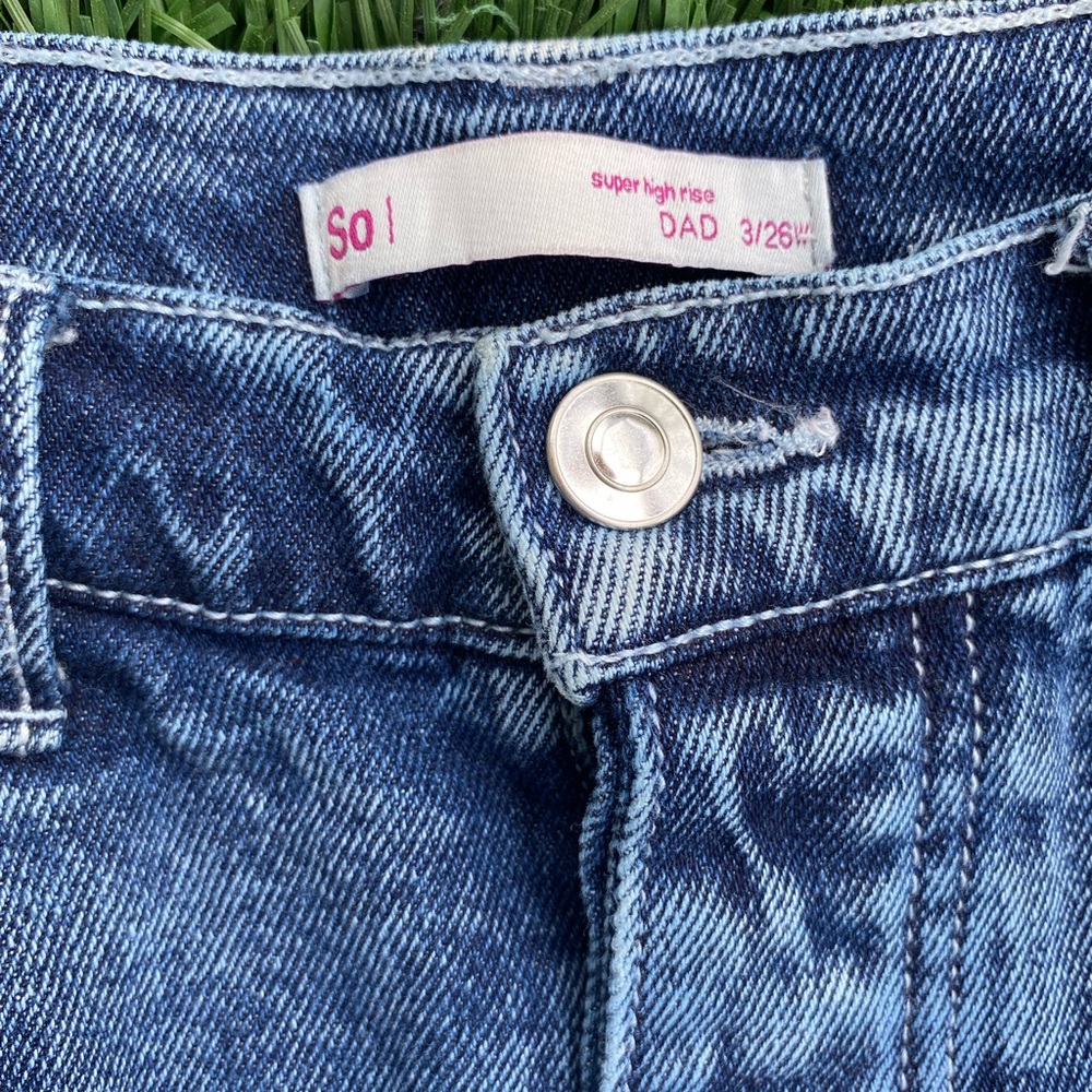 SO Women’s Super High Rise Jeans Size 26 Raw Hem - Picture 3 of 5